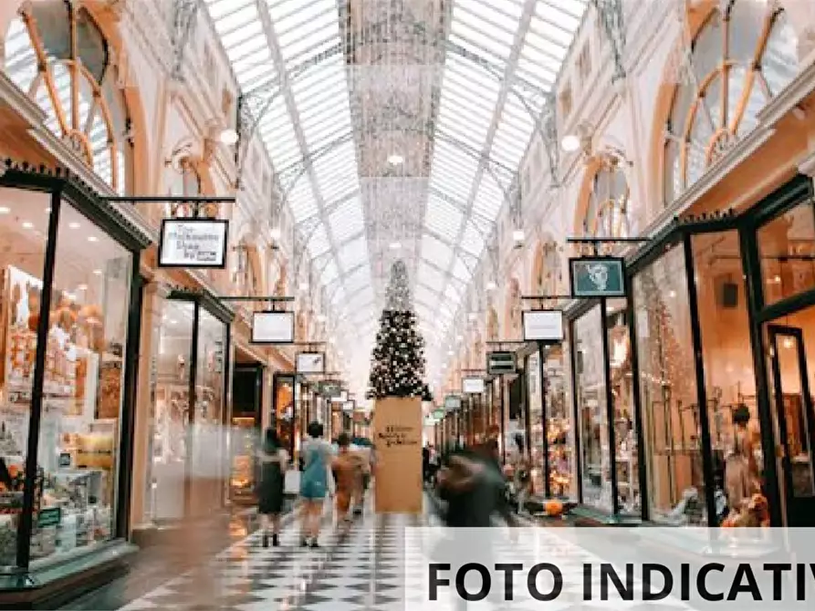 Immagine 9 di Negozio in vendita  in Via Cibrario a Lanzo Torinese