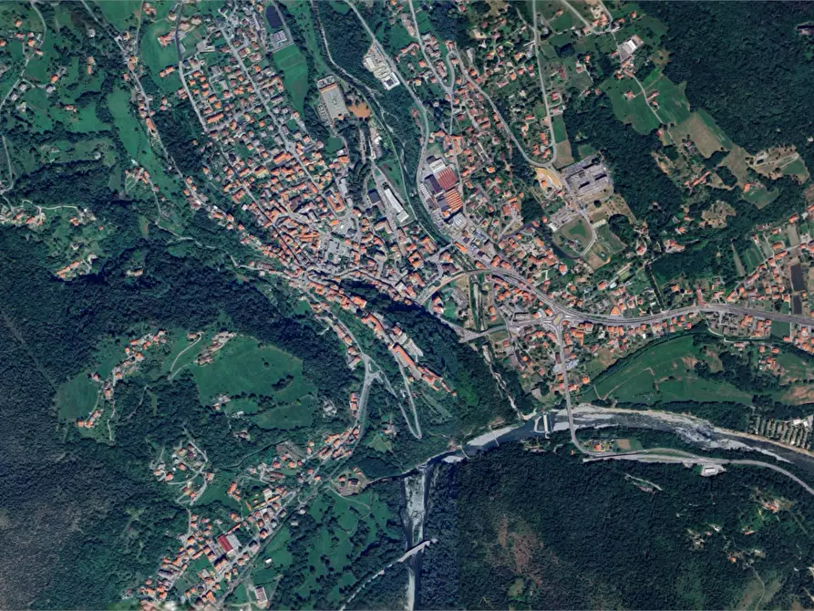 Immagine 6 di Negozio in vendita  in Via Cibrario a Lanzo Torinese