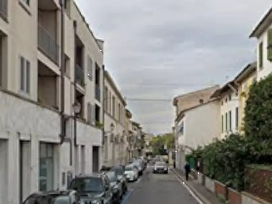 Immagine 6 di Negozio in vendita  in Via del Melograno a Prato