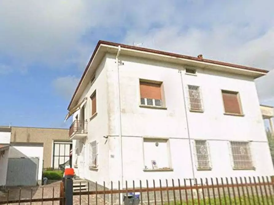 Immagine 1 di Villa in vendita  in Via Giovanni Pascoli a Cavaria Con Premezzo
