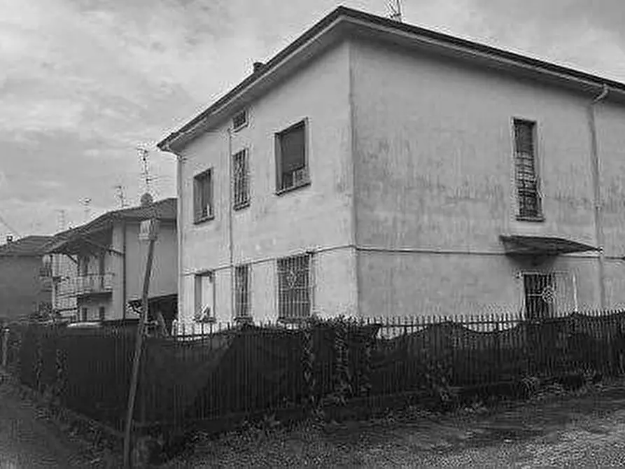 Immagine 2 di Villa in vendita  in Via Giovanni Pascoli a Cavaria Con Premezzo