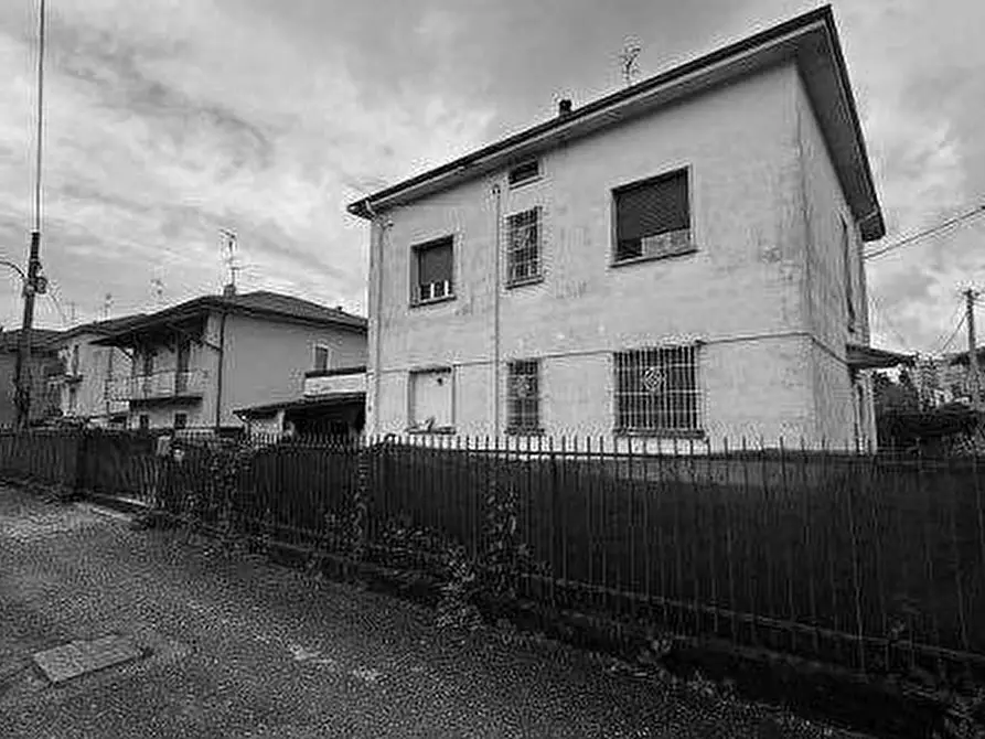 Immagine 3 di Villa in vendita  in Via Giovanni Pascoli a Cavaria Con Premezzo