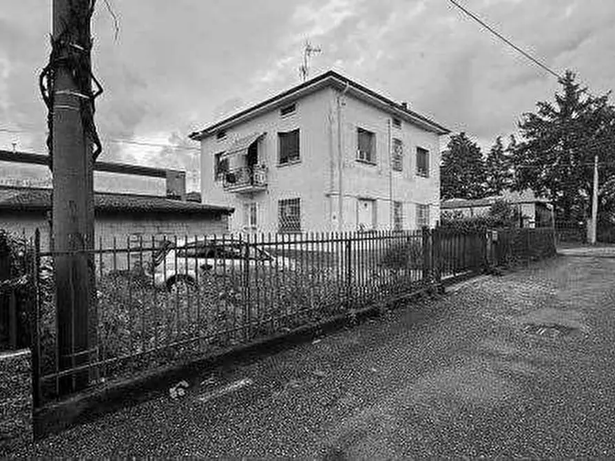 Immagine 4 di Villa in vendita  in Via Giovanni Pascoli a Cavaria Con Premezzo