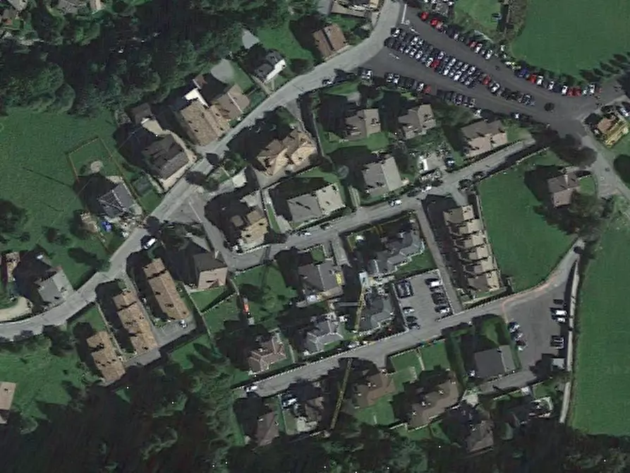 Immagine 1 di Garage in vendita  in Via Serta a Schilpario