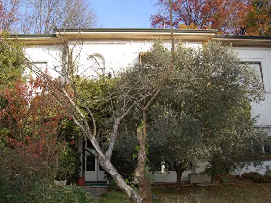 Immagine 2 di Villa in vendita  in Via Mazzini a Albizzate