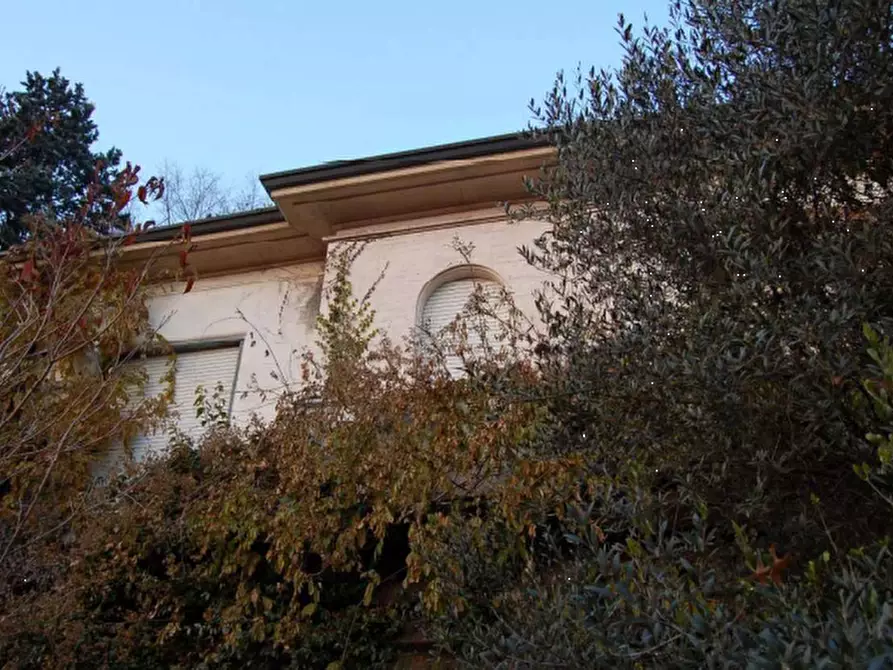 Immagine 1 di Villa in vendita  in Via Mazzini a Albizzate