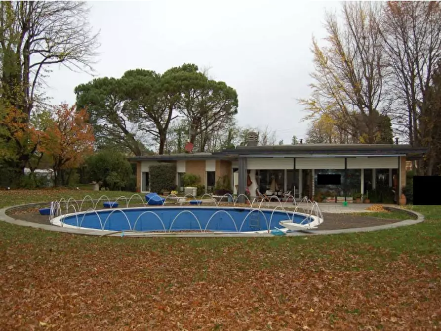 Immagine 2 di Villa in vendita  in Via Mazzini a Albizzate