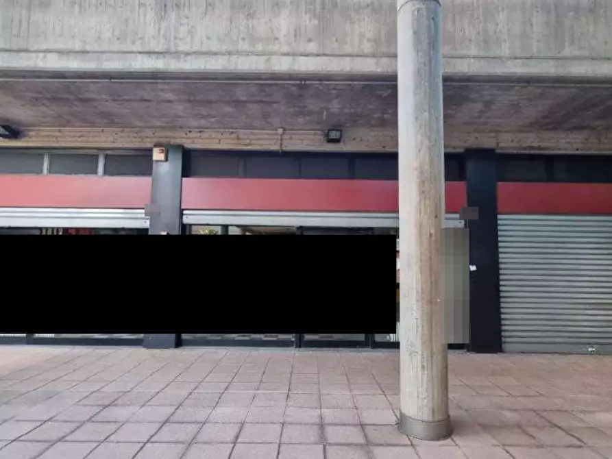 Immagine 2 di Negozio in vendita  in Via Gioacchino Rossini a Legnano
