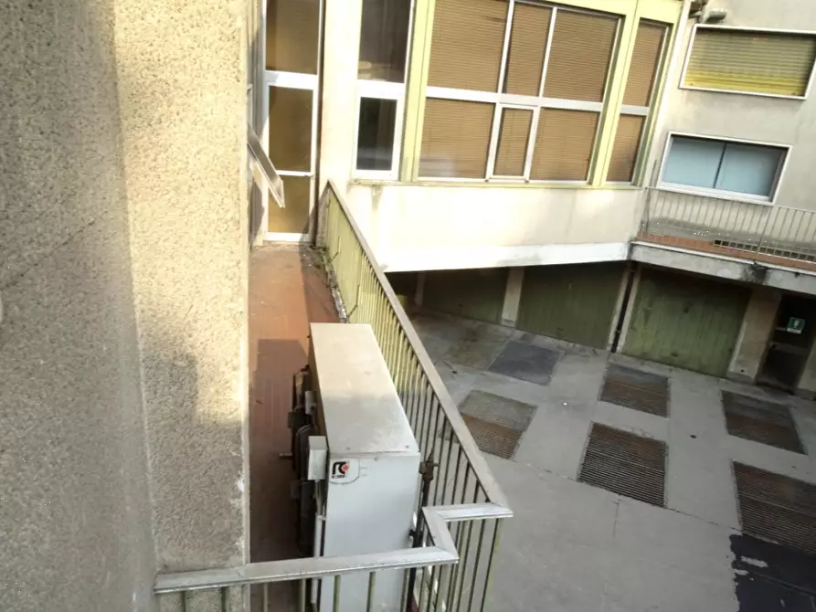 Immagine 5 di Negozio in vendita  in Via Carlo Cattaneo a Busto Arsizio