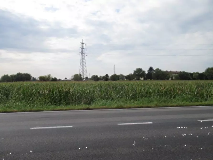 Immagine 1 di Terreno agricolo in vendita  in Via Milano a Treviglio