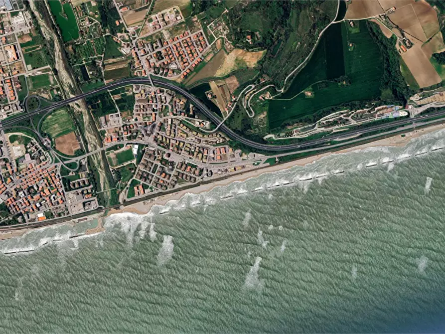 Immagine 9 di Laboratorio in vendita  in Via Aprutina a Altidona