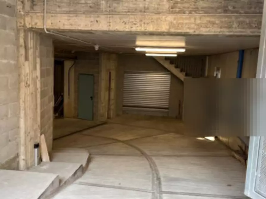 Immagine 1 di Stabile in vendita  in Via G. Matteotti a Settimo Torinese