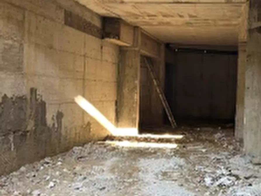 Immagine 3 di Stabile in vendita  in Via G. Matteotti a Settimo Torinese