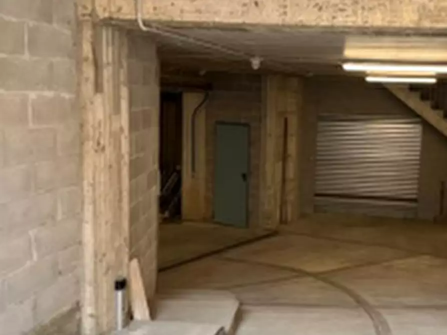 Immagine 4 di Stabile in vendita  in Via G. Matteotti a Settimo Torinese