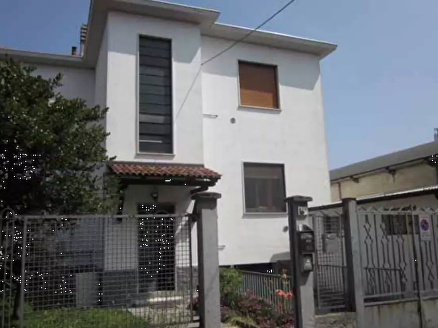 Immagine 1 di Appartamento in vendita  in Via Ippolito Pindemonte  a Vigevano