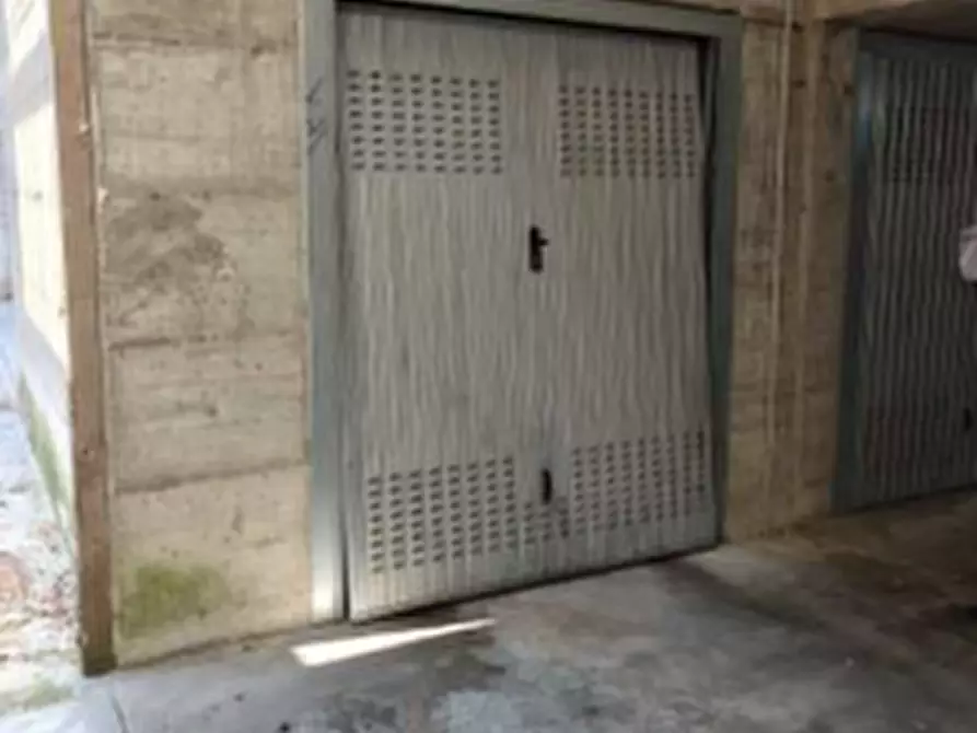 Immagine 3 di Garage in vendita  in Corso Leonardo da Vinci  a Gallarate