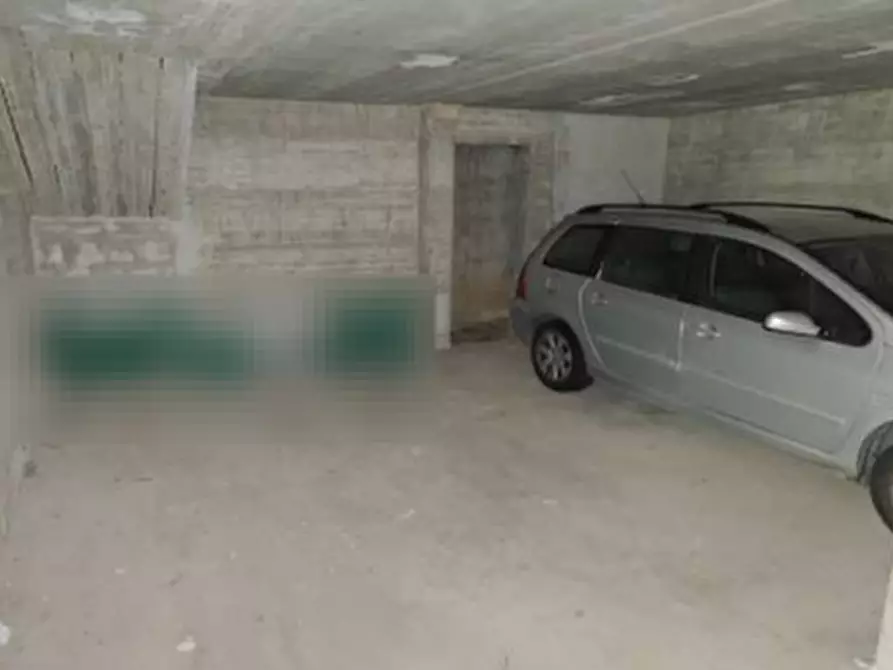 Immagine 1 di Garage in vendita  in Corso Leonardo da Vinci  a Gallarate