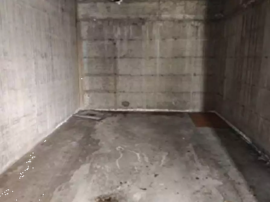 Immagine 1 di Garage in vendita  in Corso Leonardo da Vinci  a Gallarate