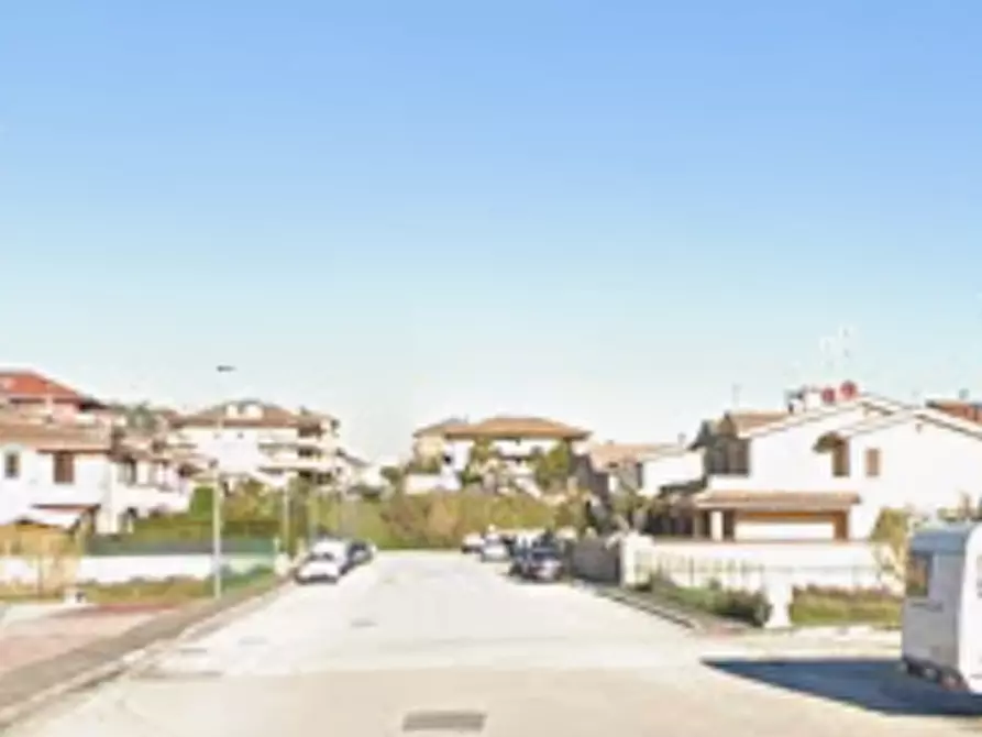 Immagine 8 di Negozio in vendita  in Via Siracusa a Porto Sant'elpidio