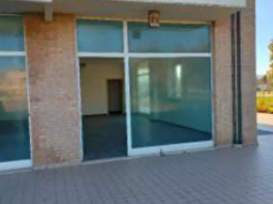 Immagine 1 di Negozio in vendita  in Via Siracusa a Porto Sant'elpidio