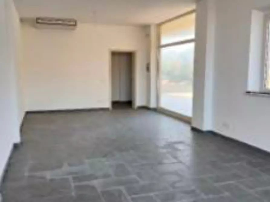 Immagine 9 di Negozio in vendita  in Via Siracusa a Porto Sant'elpidio