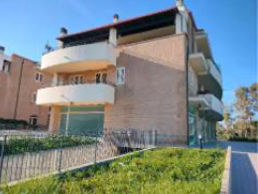 Immagine 1 di Negozio in vendita  in Via Siracusa a Porto Sant'elpidio