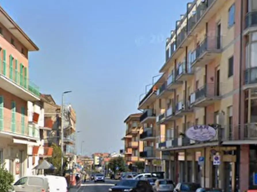 Immagine 21 di Magazzino in vendita  in Via Pompeiana a Fermo