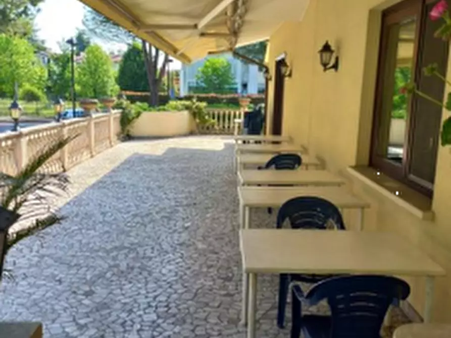 Immagine 3 di Negozio in vendita  in Via Giovan Battista Moroni a Abano Terme