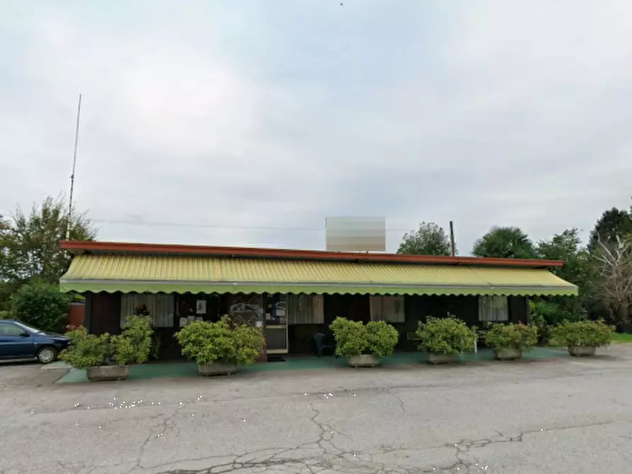 Immagine 2 di Negozio in vendita  in Via Nazionale a Majano