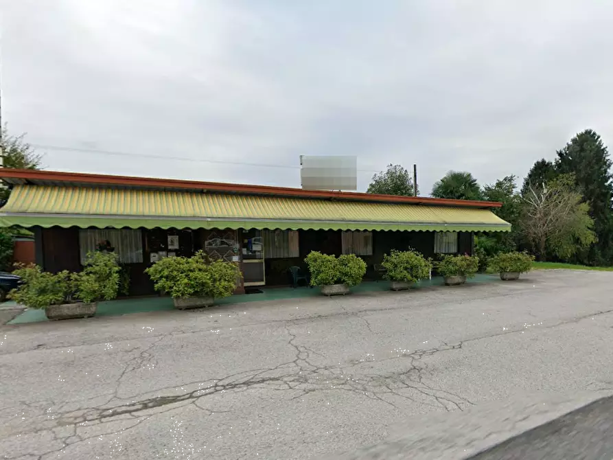 Immagine 1 di Negozio in vendita  in Via Nazionale a Majano