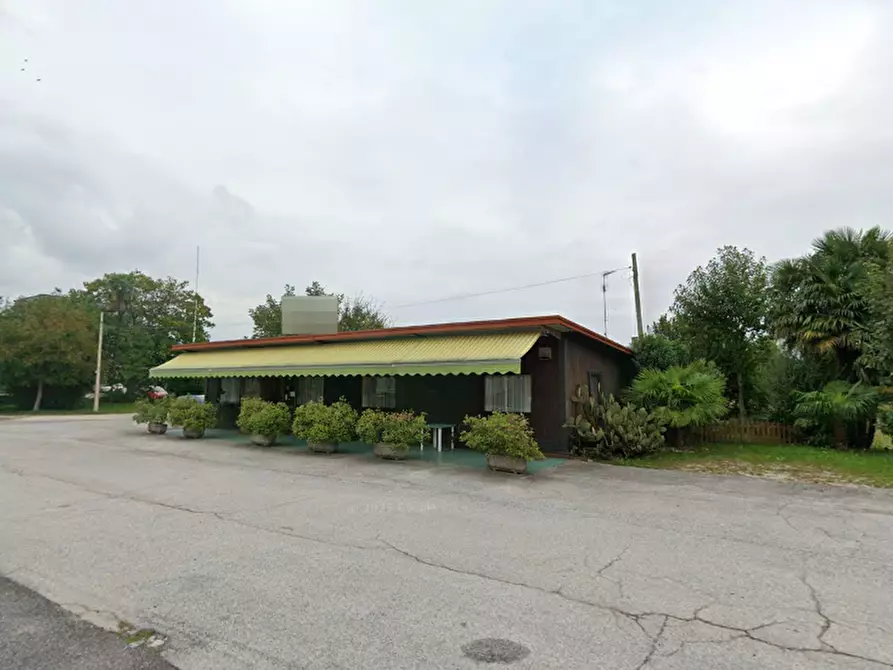 Immagine 4 di Negozio in vendita  in Via Nazionale a Majano