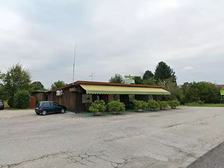 Immagine 6 di Negozio in vendita  in Via Nazionale a Majano