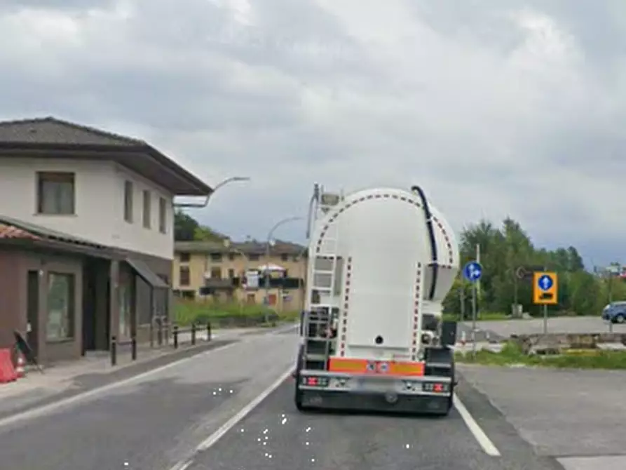 Immagine 8 di Negozio in vendita  in Via Nazionale a Majano