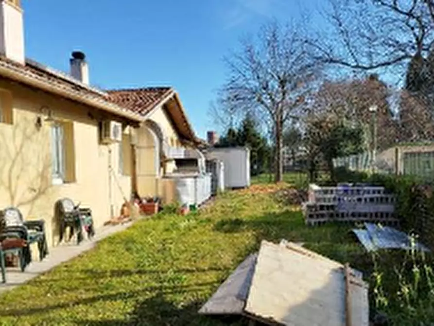 Immagine 12 di Negozio in vendita  in Via Guglielmo Marconi a Torviscosa