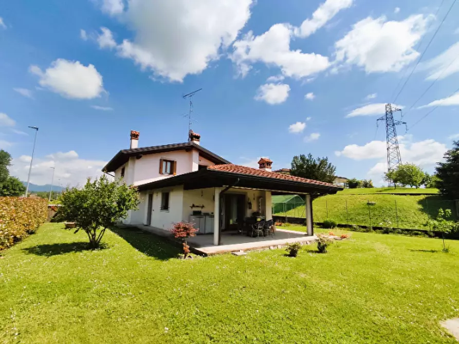 Immagine 1 di Villa in vendita  in Viale della Stazione a Tarcento