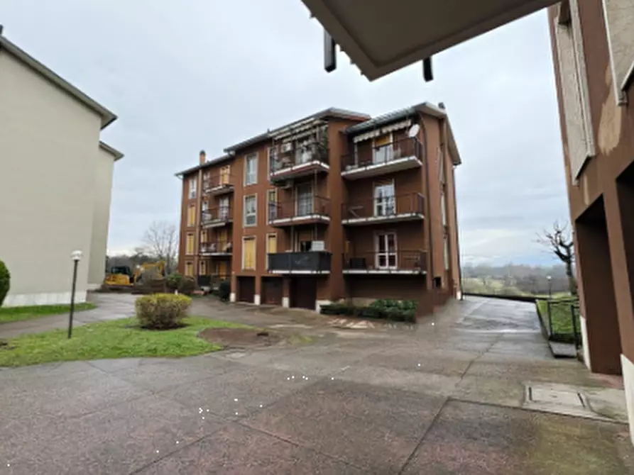 Immagine 3 di Appartamento in vendita  in Via del Castano a Besana In Brianza