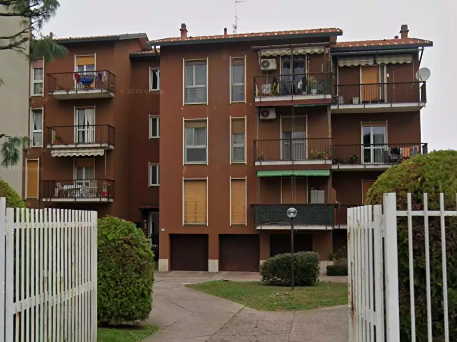 Immagine 6 di Appartamento in vendita  in Via del Castano a Besana In Brianza