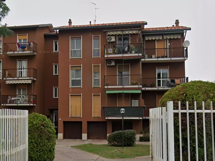 Immagine 7 di Appartamento in vendita  in Via del Castano a Besana In Brianza