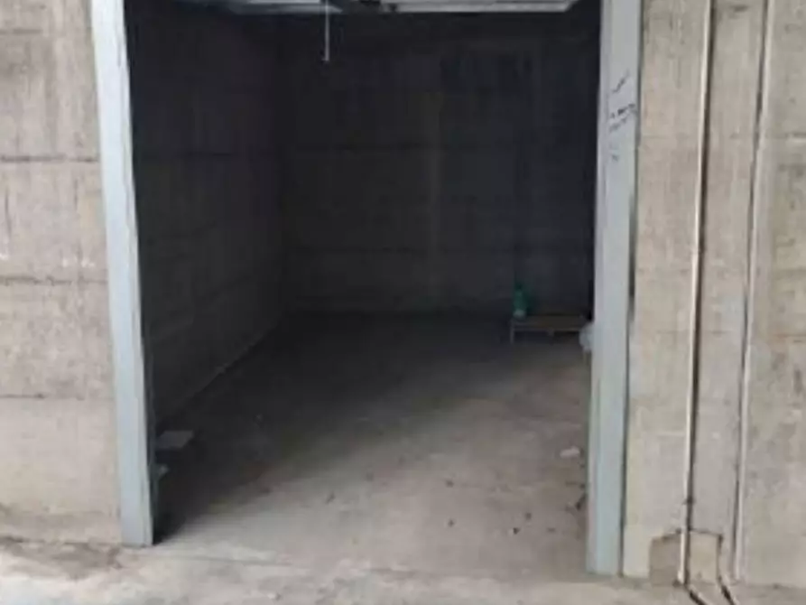 Immagine 1 di Garage in vendita  in Corso Leonardo da Vinci a Gallarate