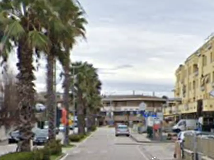 Immagine 10 di Negozio in vendita  in Via Faleria  a Porto Sant'elpidio