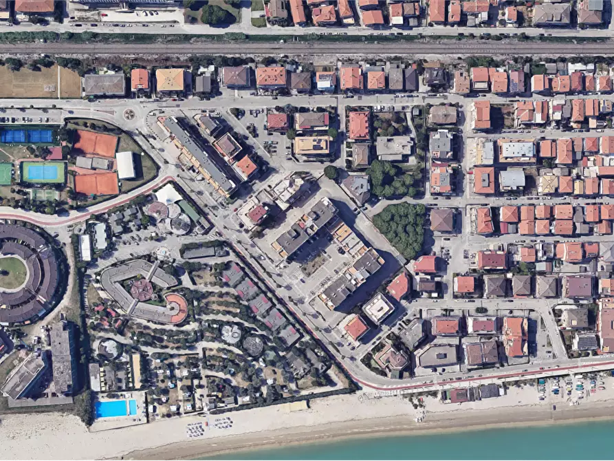 Immagine 12 di Negozio in vendita  in Via Faleria  a Porto Sant'elpidio