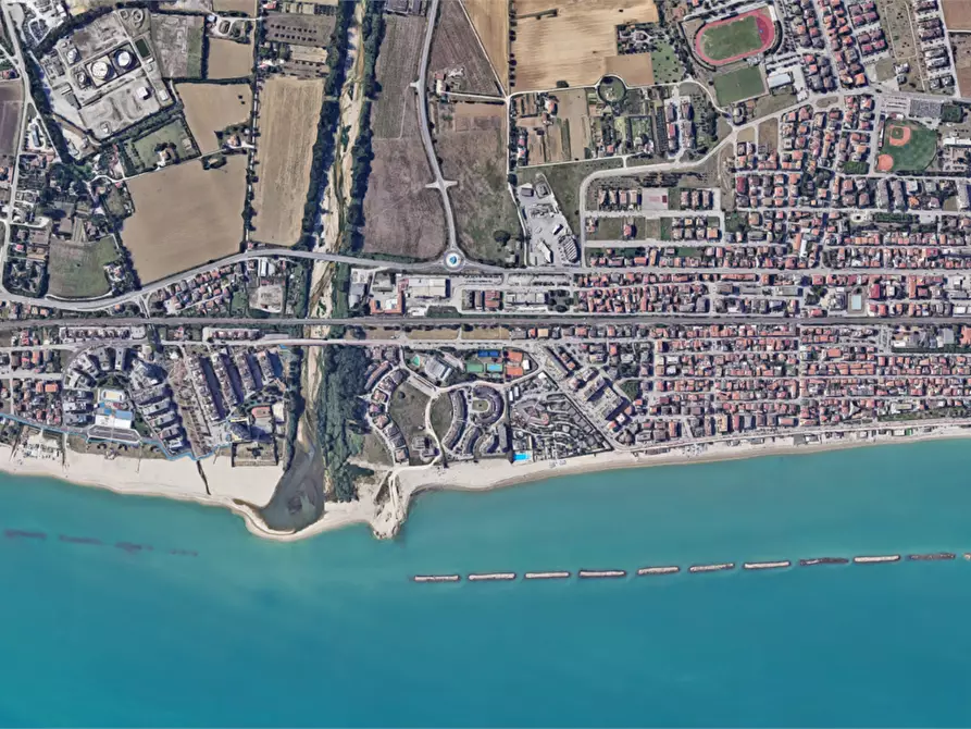 Immagine 13 di Negozio in vendita  in Via Faleria  a Porto Sant'elpidio