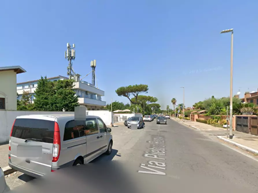 Immagine 5 di Garage in vendita  in Via Pietro Romani a Roma