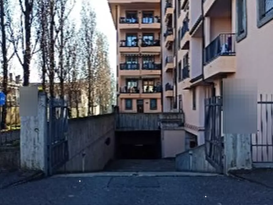 Immagine 1 di Garage in vendita  in Via Alessandro Manzoni a Villasanta