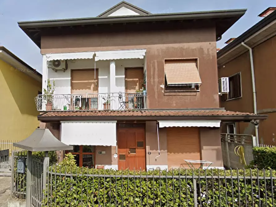 Immagine 5 di Appartamento in vendita  in Via Padova a Cesano Maderno