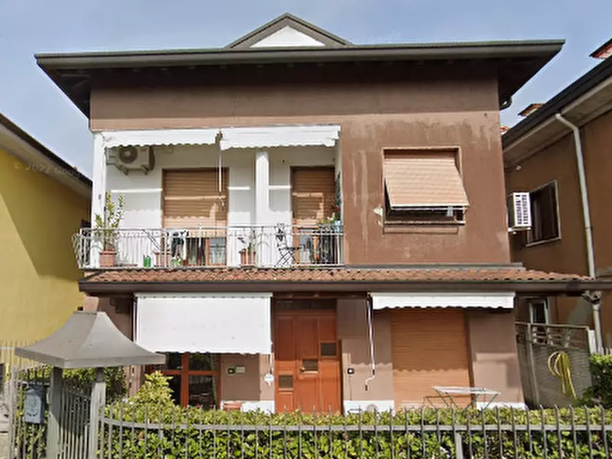 Immagine 15 di Appartamento in vendita  in Via Padova a Cesano Maderno