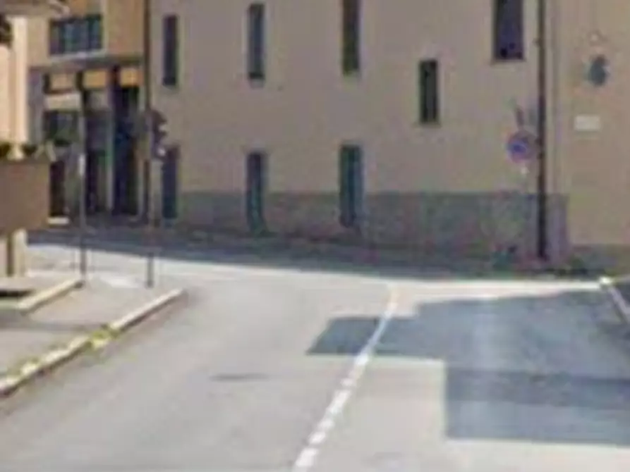 Immagine 4 di Negozio in vendita  in Via Giuseppe Mazzini a Erba