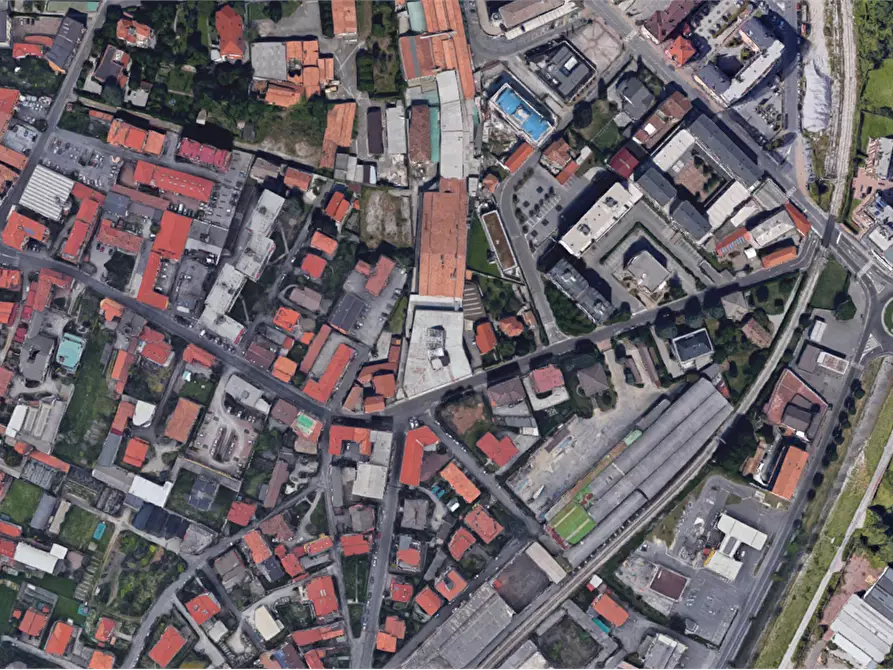 Immagine 7 di Negozio in vendita  in Via Giuseppe Mazzini a Erba