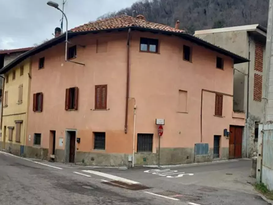 Immagine 3 di Appartamento in vendita  in Via Carrobbio a Valbrona