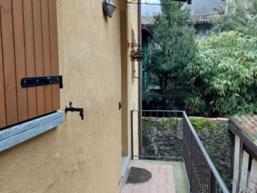 Immagine 6 di Appartamento in vendita  in Via Carrobbio a Valbrona